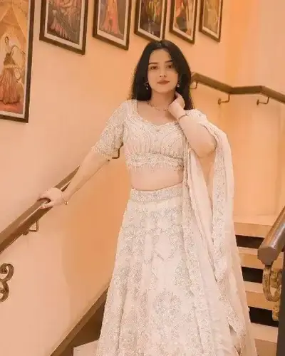 Escort Dhansiripar
